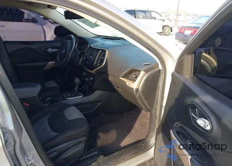 2018 Jeep Cherokee Latitude Fwd из США, поврежденный, VIN 1C4PJLCB9JD621130